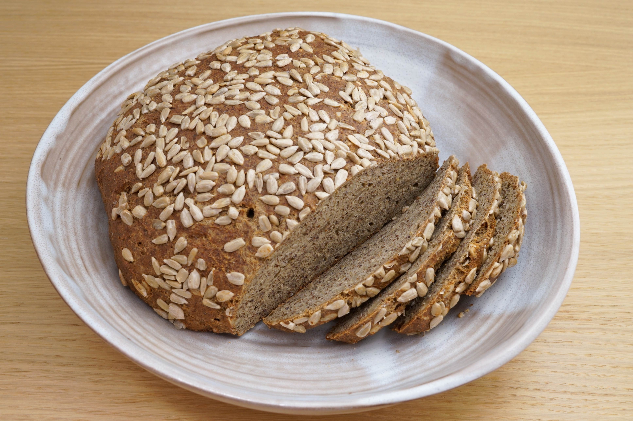 Sonnen­blumen­kern­brot