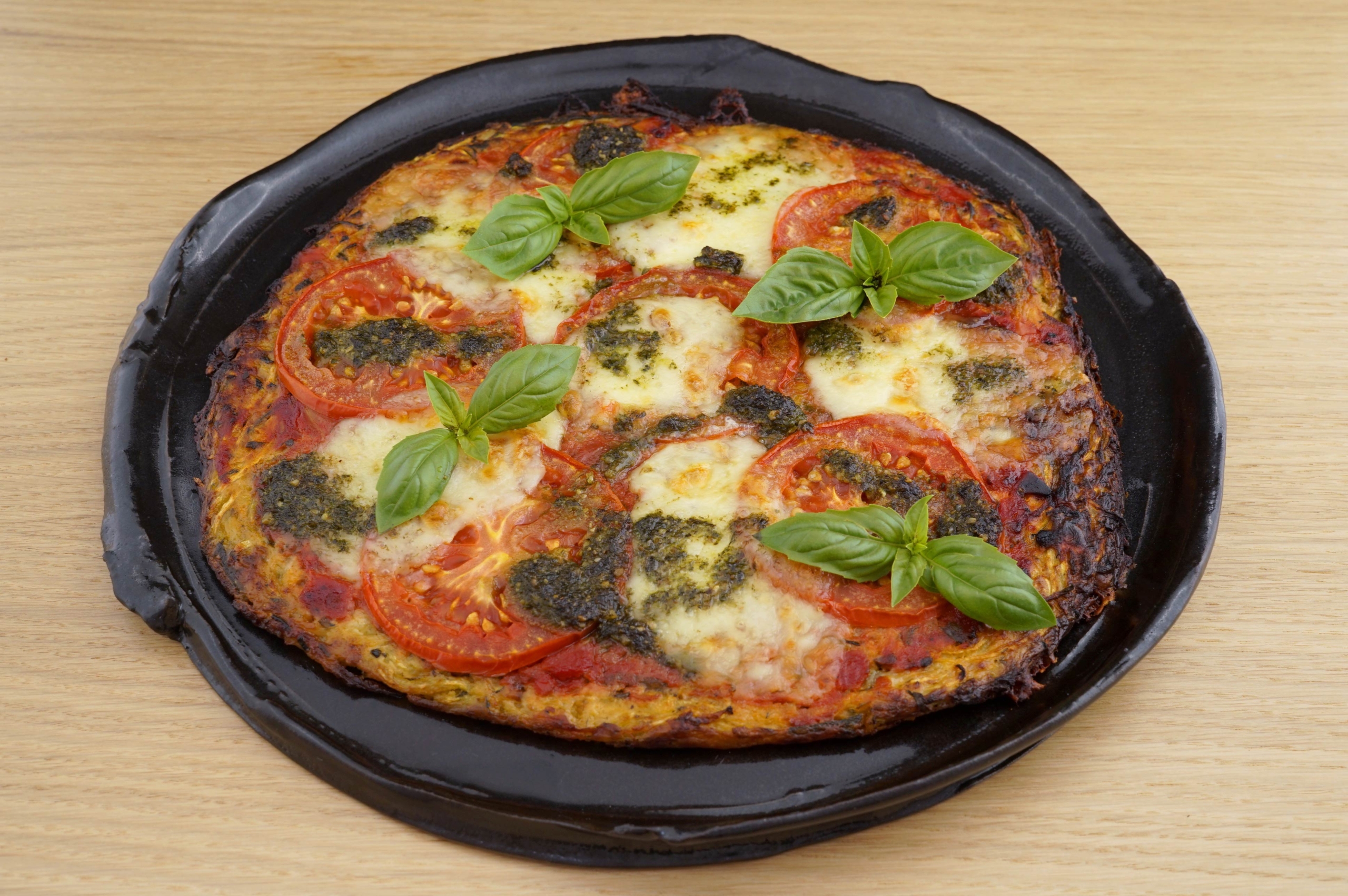 Pizza Margarita mit Mandel[-]mehl