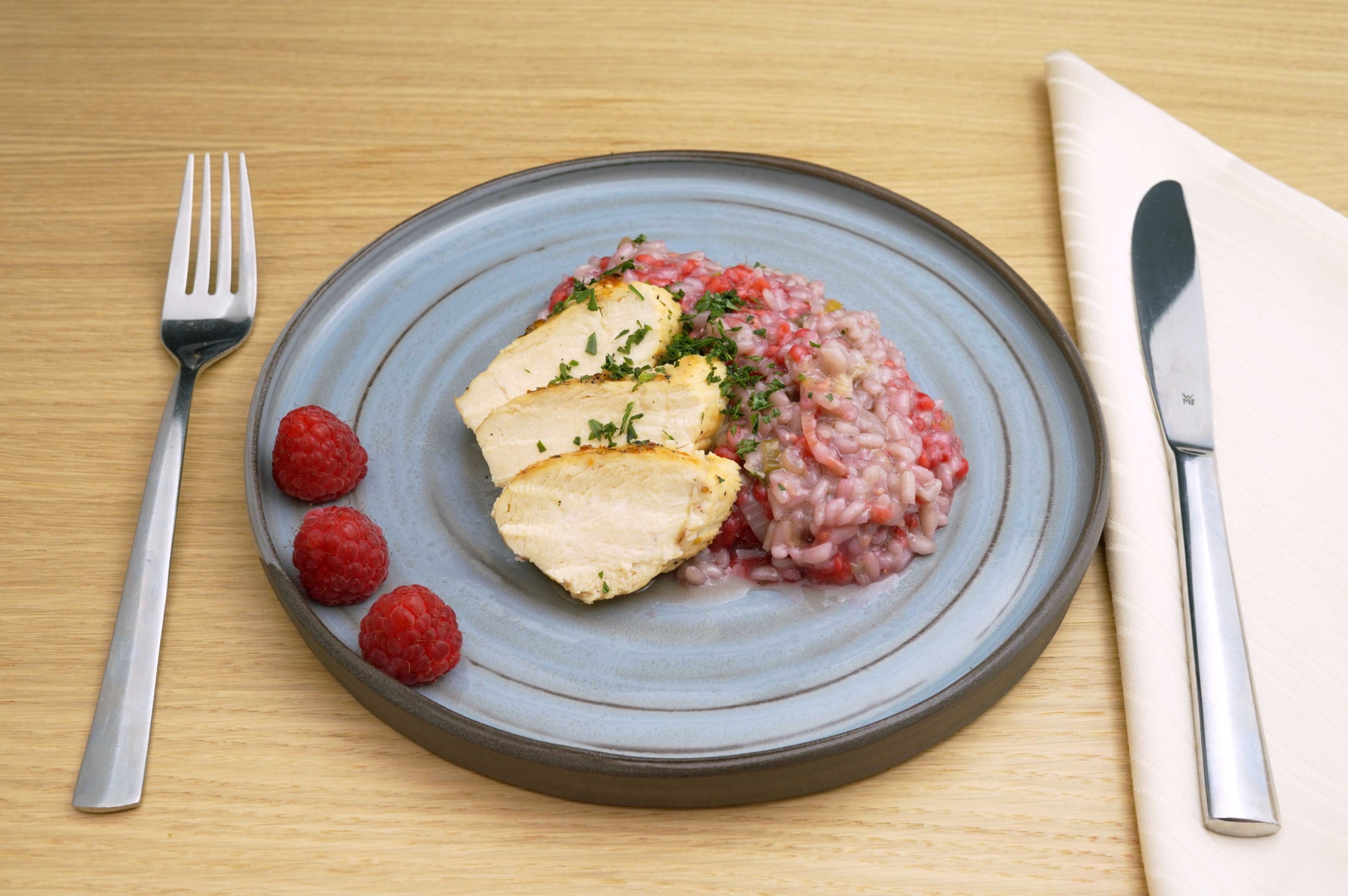Himbeer-Risotto mit Hendl­brust