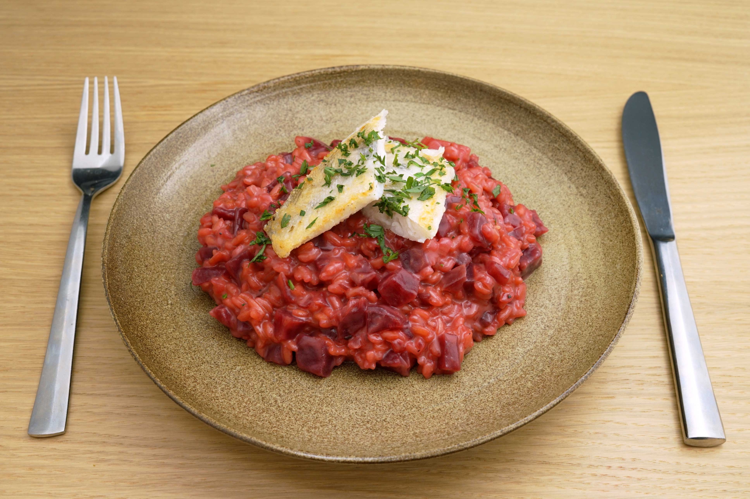 Rote-Rüben-Risotto mit Zander­filet