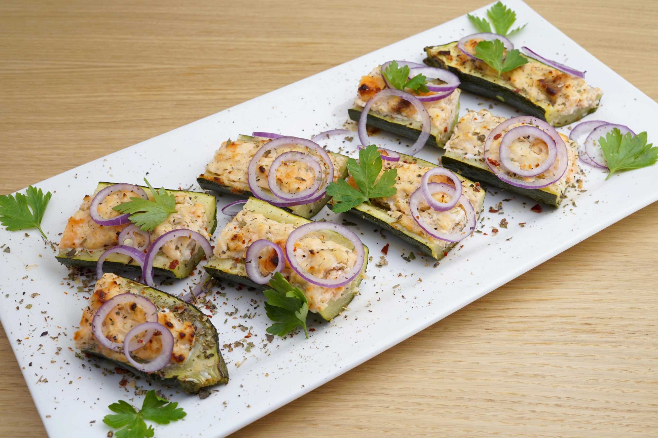 Zucchini mit Lachs[-]füllung und Erdnuss[-]öl