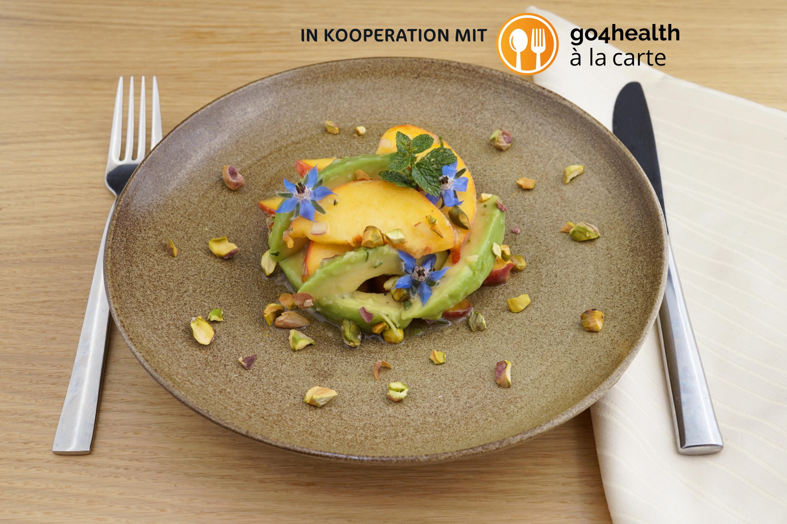 Spicy Salat mit Avocado und Pfirsich