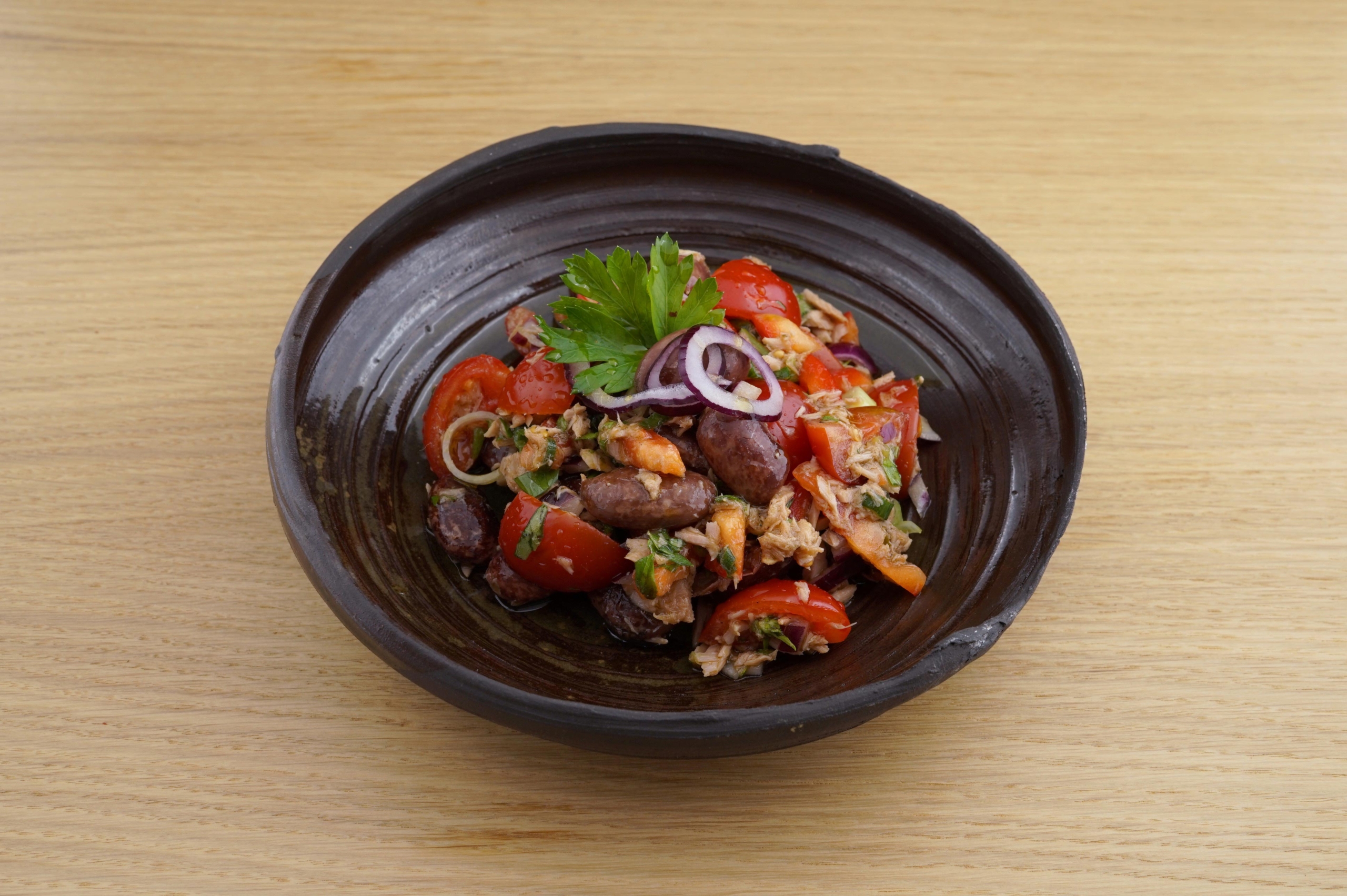 Käfer[-]bohnen-Thun[-]fisch[-]salat mit Trauben[-]kern[-]öl