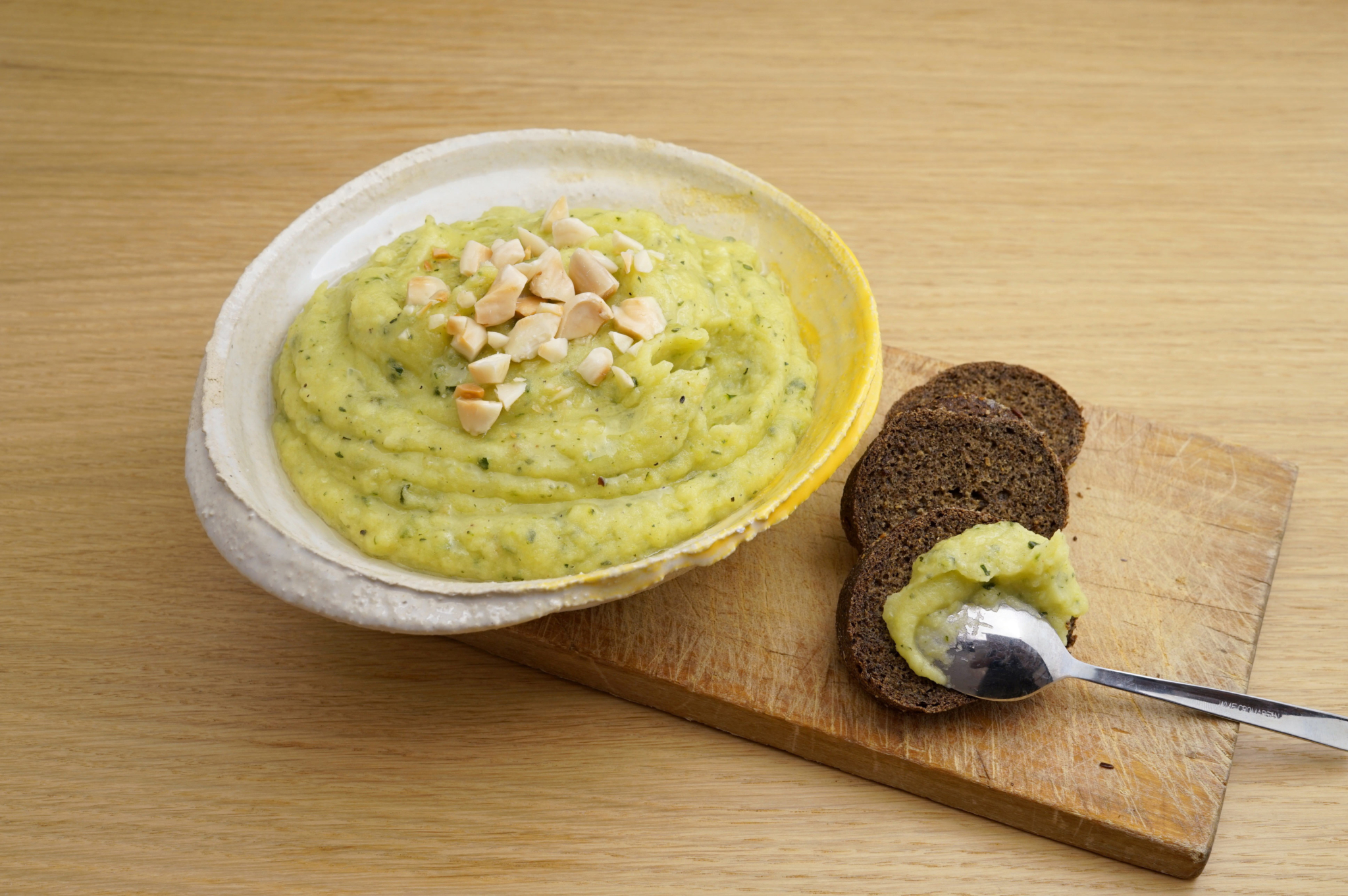 Kartoffel-Zucchini-Skordalia mit Mandelöl
