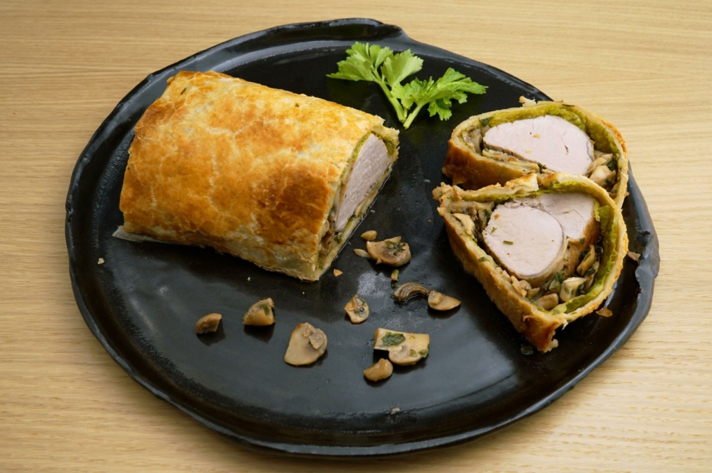Schweine[-]filet vom Sonnen[-]schwein im Blätter[-]teig[-]mantel