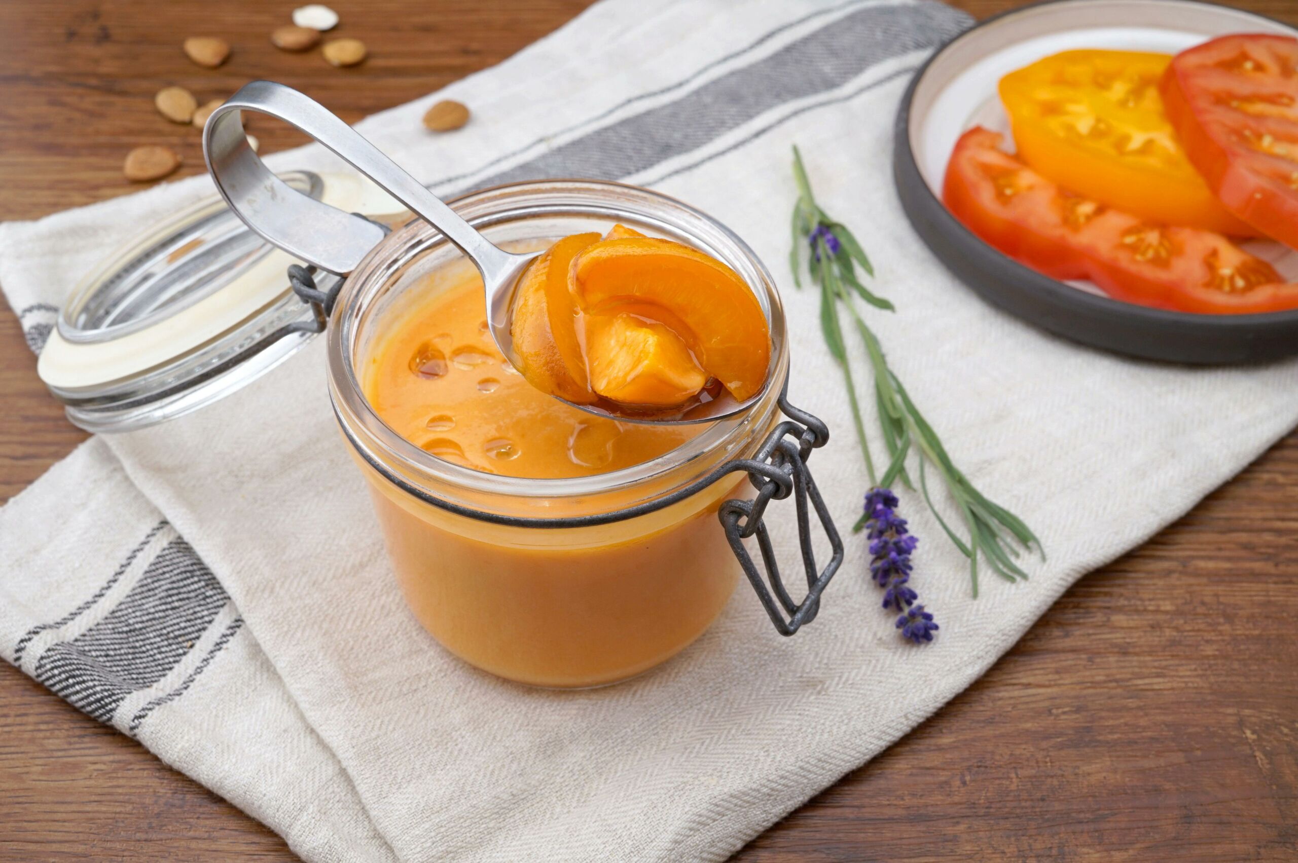 Kalte Tomaten-Marillen-Suppe