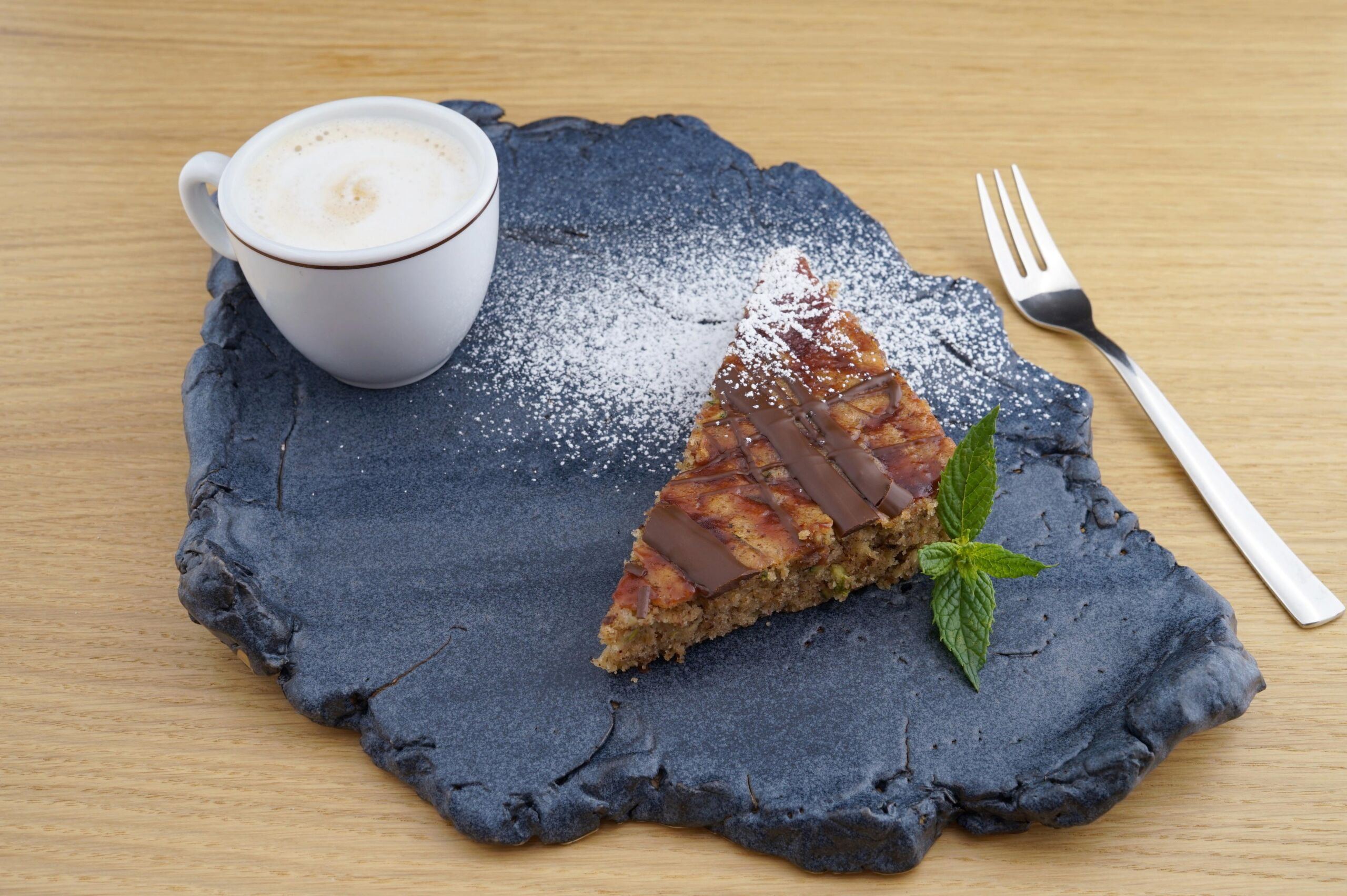 Zucchinikuchen mit Haselnussöl und Distelöl