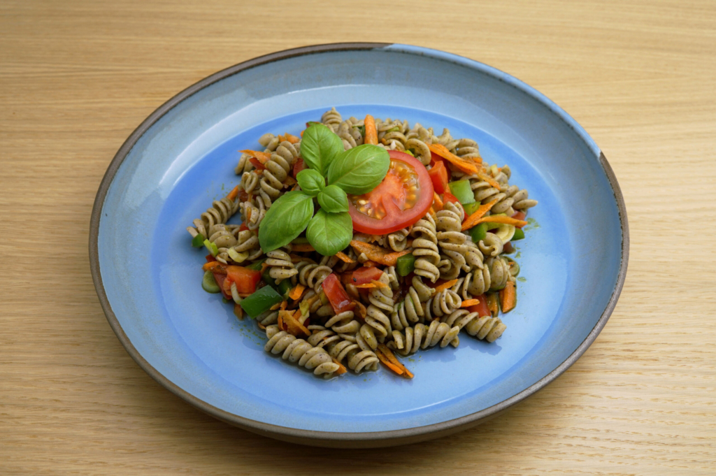 Hanfnudelsalat mit Kürbiskernöl