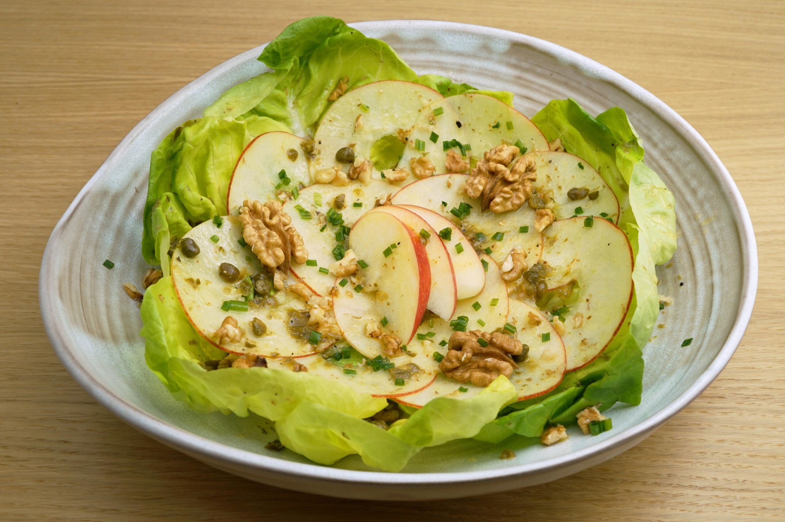 Apfel-Carpaccio mit Walnussöl