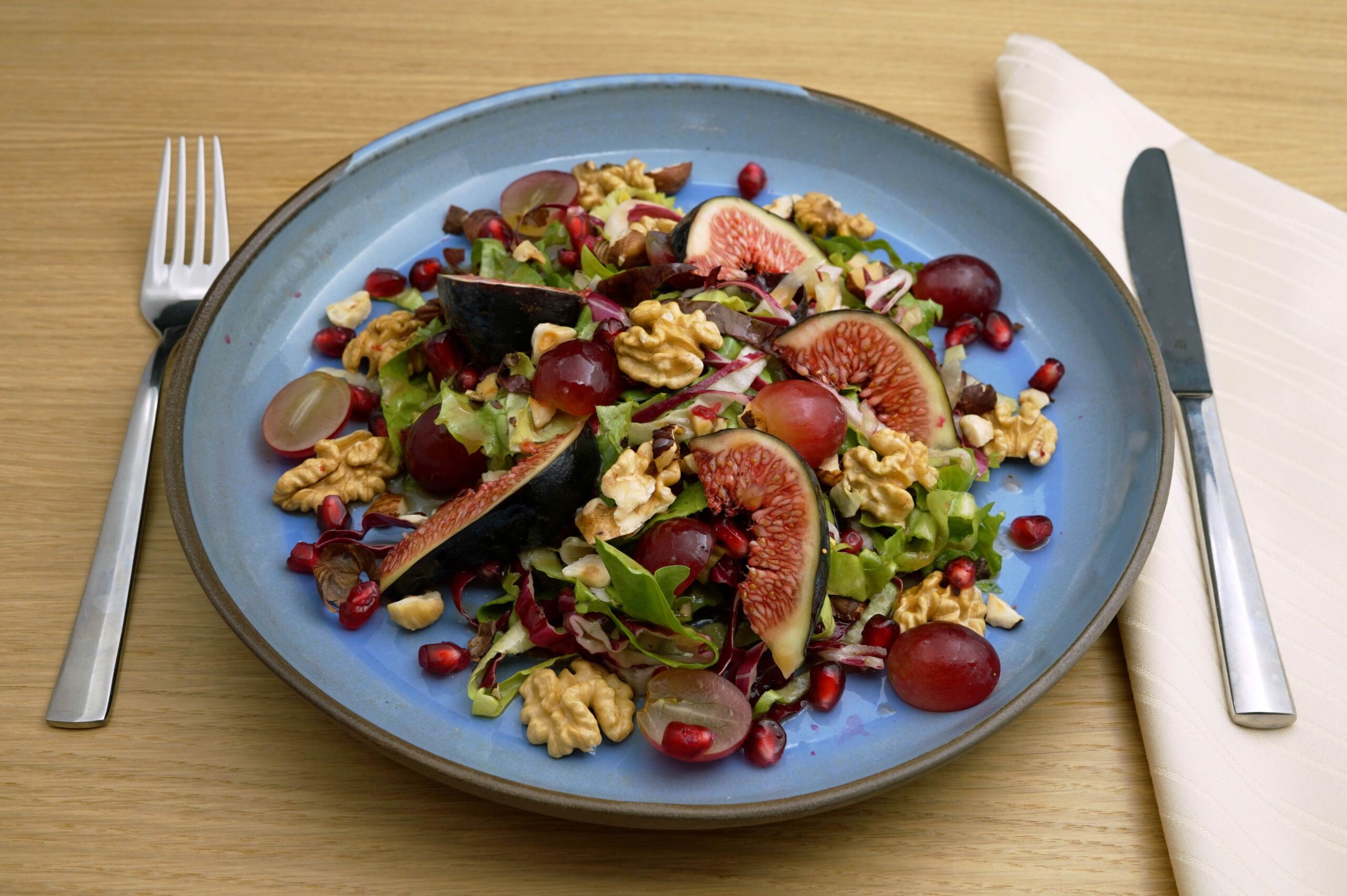 Feigensalat mit Erdbeer-Nuss-Dressing